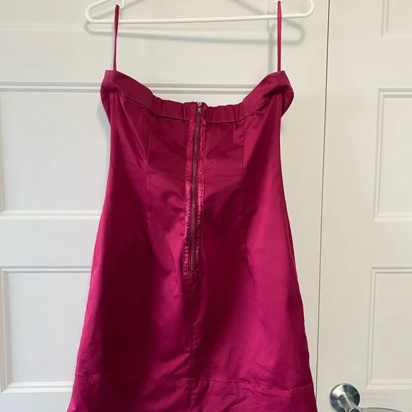 Strapless, fitted dress - Picture 2 of 10